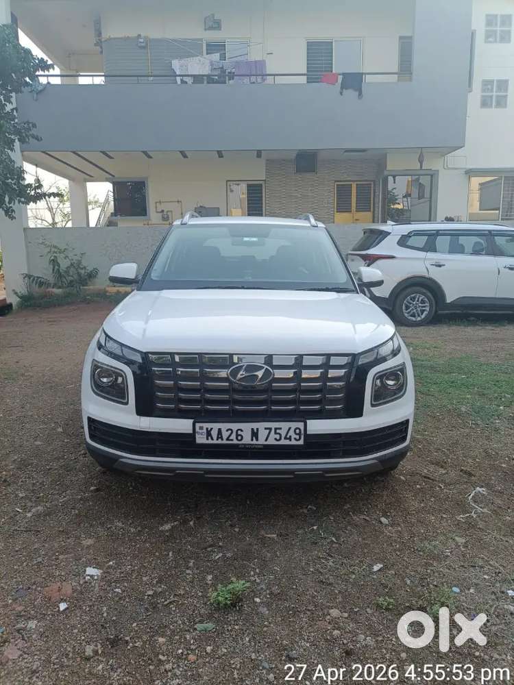 Hyundai Venue 2024 Diesel Well Maintained