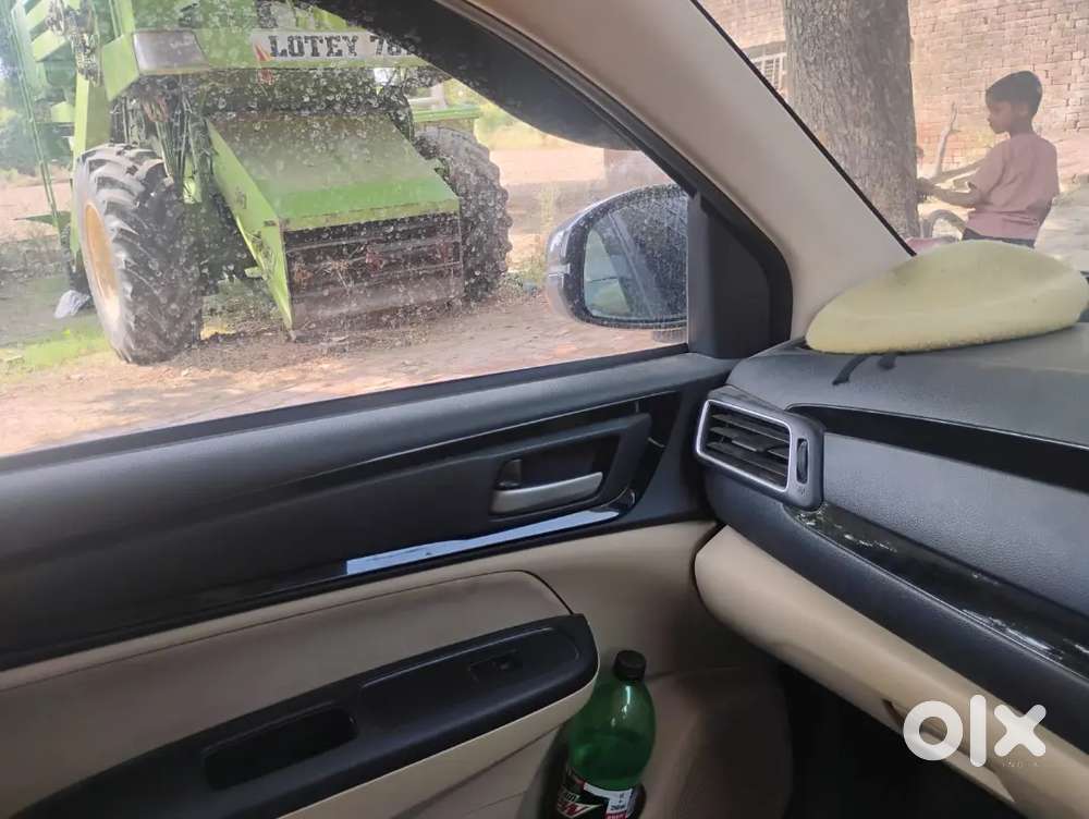 Car Chalane Wala Koi Nhi Hai. Isiliy Sell Kr Rahe Hai