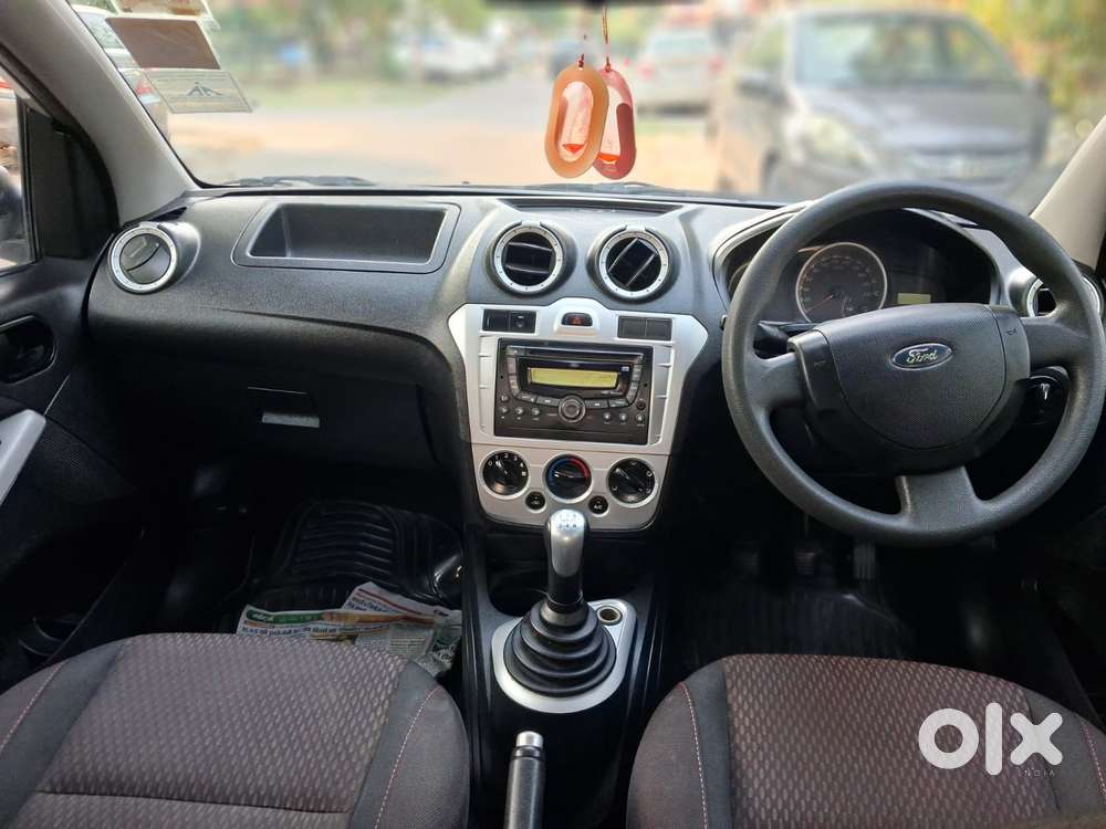 Ford Figo, 2011, Petrol