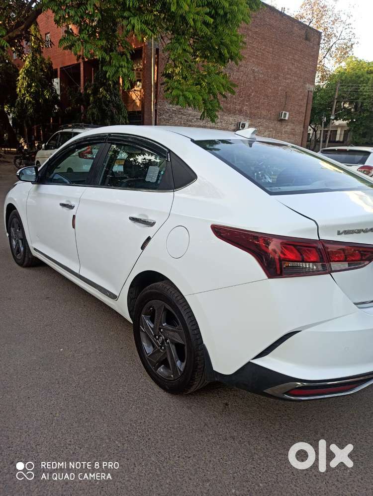 Hyundai Verna 1.5 Mpi Mt Sx (o), 2022, Petrol