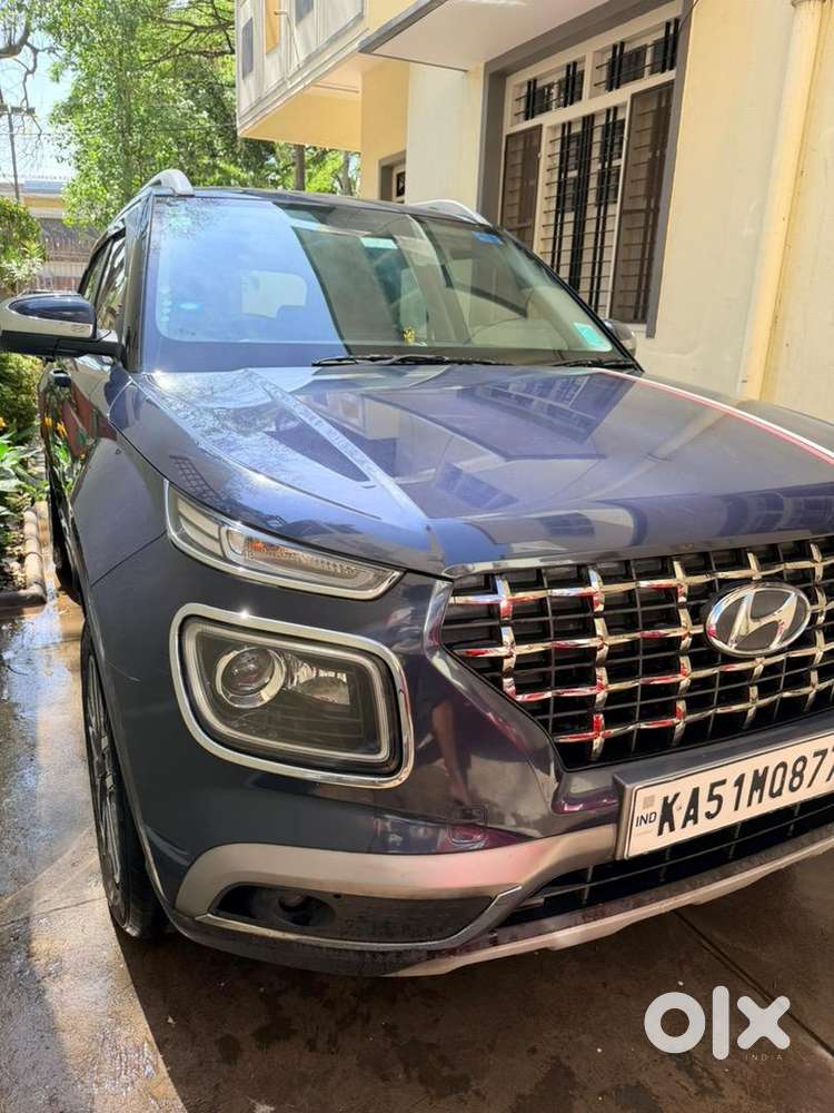Hyundai Venue 2021 Petrol 29500 Km Driven