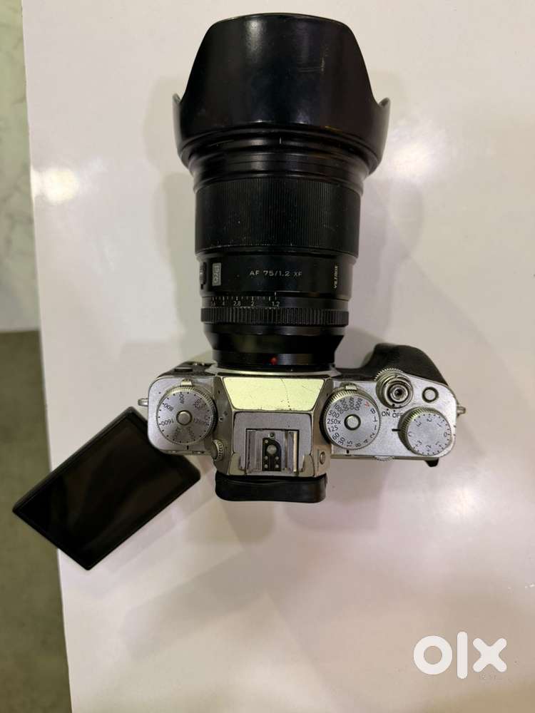 Fujifilms xt4 with 16-80 kit lenece with 75 mm 1.2 viltrox