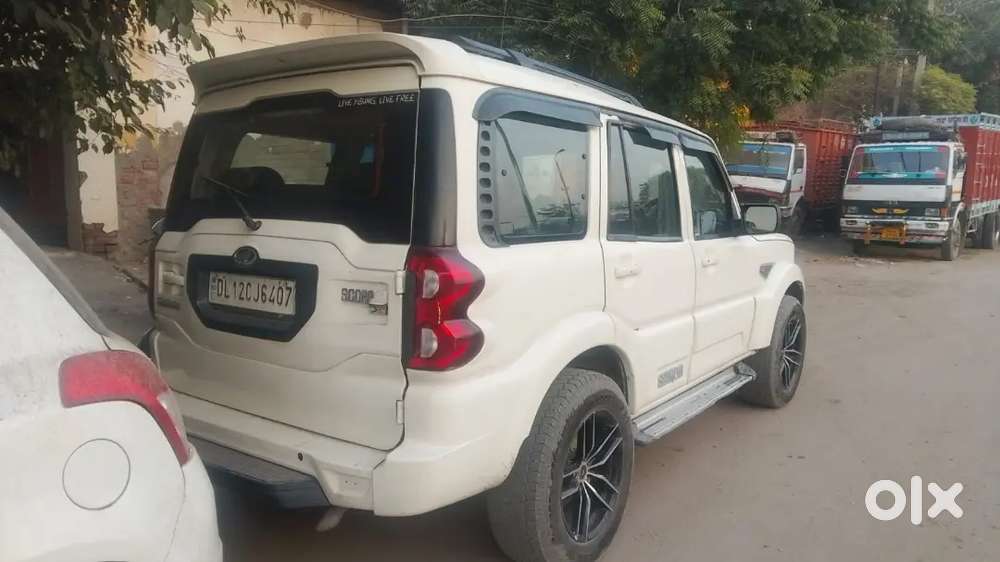 Mahindra Scorpio S6 Plus 2016 Diesel Manual