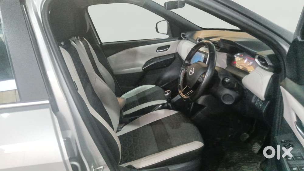 Nissan Magnite 1.0 Xv, 2025, Petrol