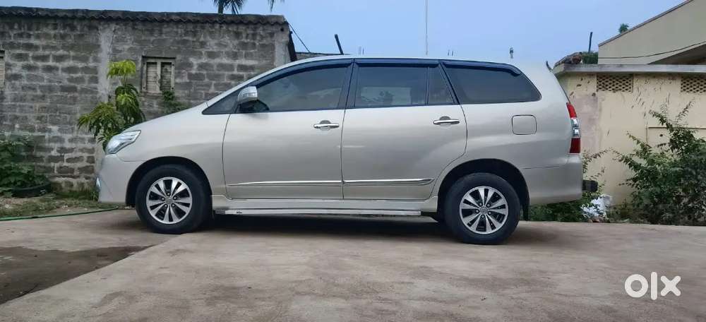 Toyota Innova Diesel 7 Str 2015
