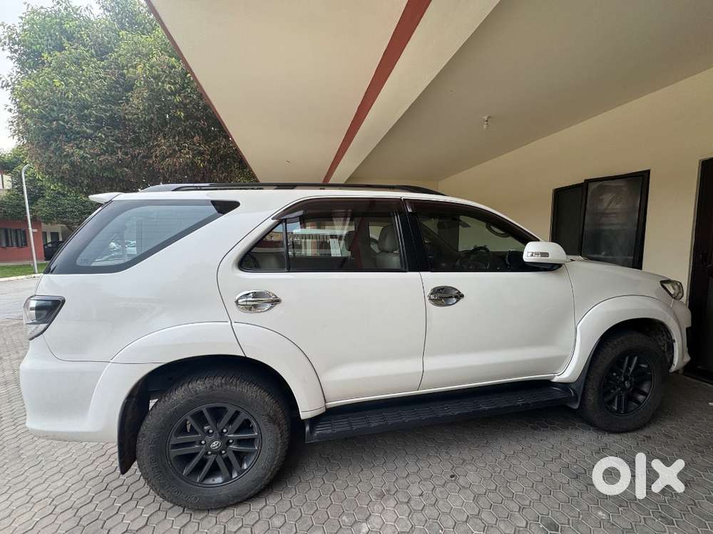 Toyota Fortuner 2015 Diesel 119079 Km Driven