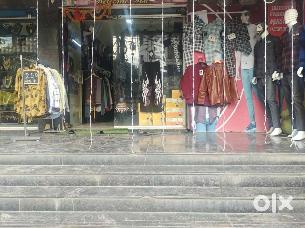Mens wear shop for rent call mee for details
