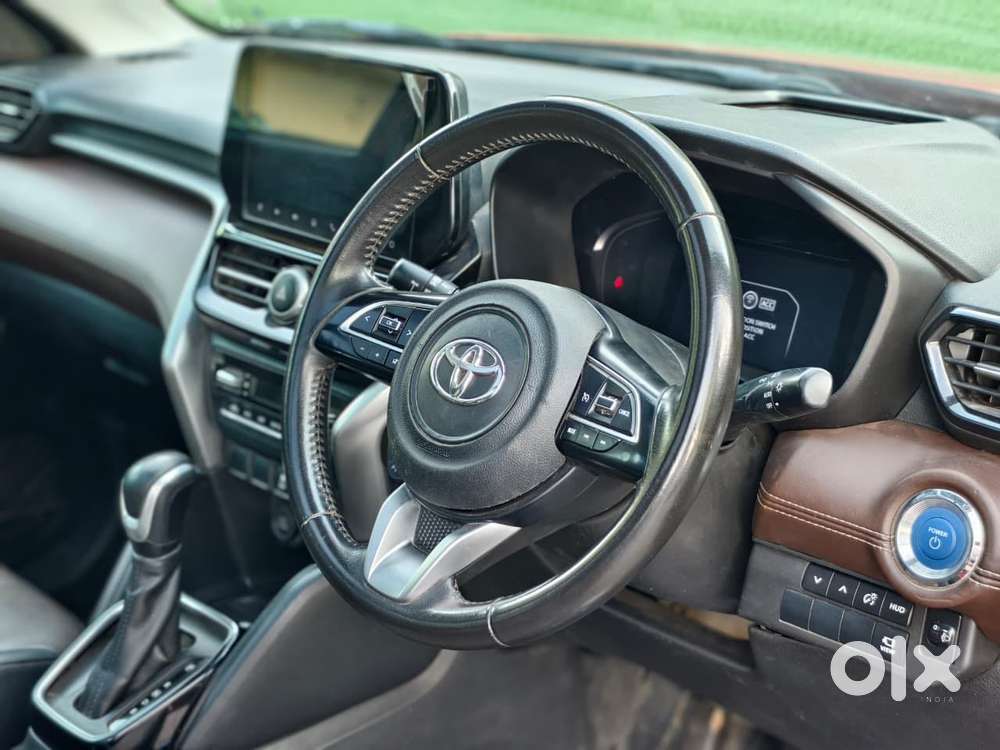 Toyota Urban Cruiser Hyryder, 2023, Petrol