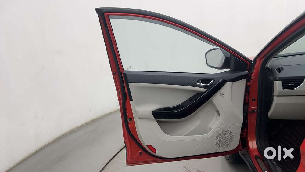 Tata Nexon 1.5 Revotorq Xza Plus Dual Tone Roof (o) Amt, 2021, Diese..