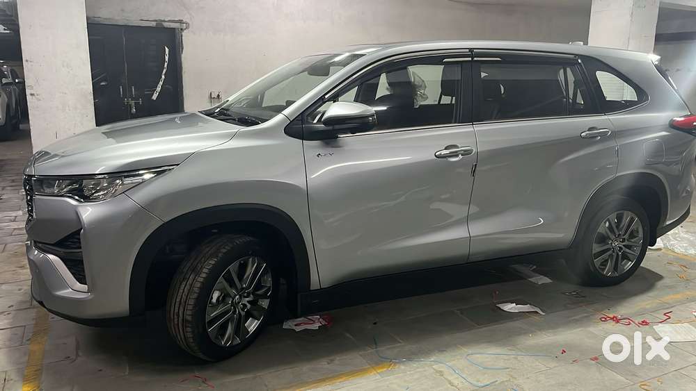 Toyota Innova Hycross 2.0 Zx Hybrid 7 Str, 2026, Petrol