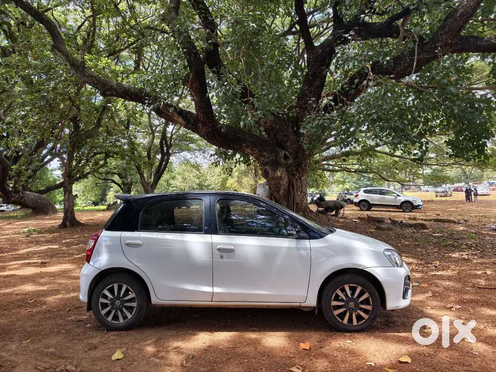 Toyota Etios Liva V 2018 Dual Tone