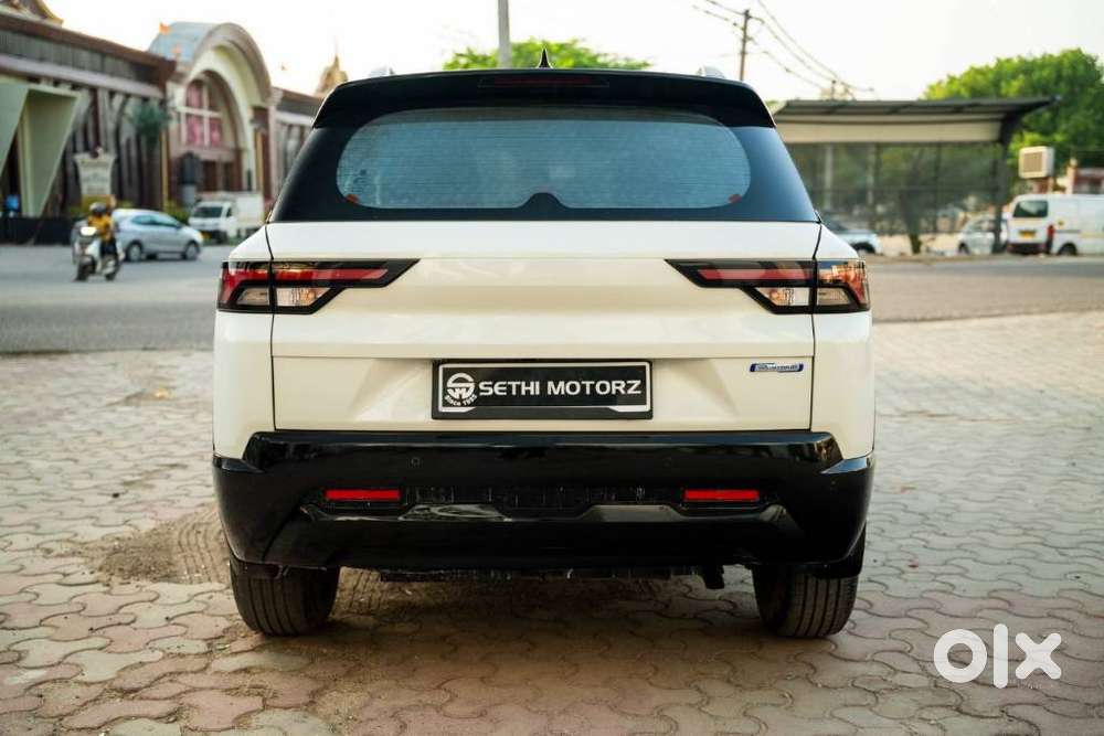 Maruti Suzuki Brezza 1.5 Vxi At Smart Hybrid, 2024, Petrol