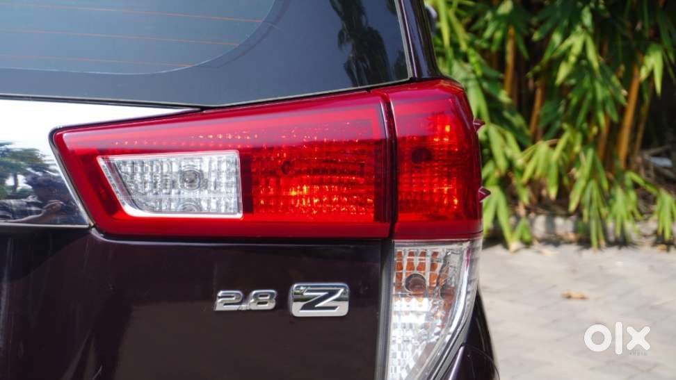 Toyota Innova Crysta 2.8 Zx At 7 Seater, 2016, Diesel