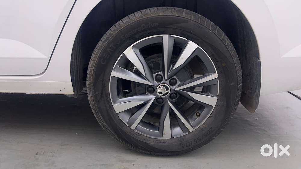 Skoda Slavia Style 1.0l Tsi Mt, 2022, Petrol