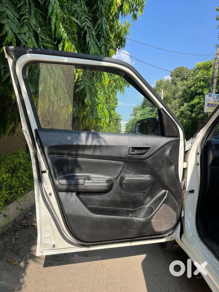 Maruti Suzuki Swift Lxi Optional-o, 2021, Petrol