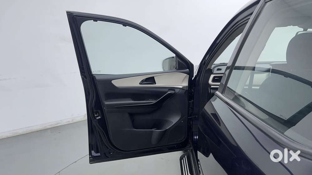 Mahindra Xuv700 2.2 Ax 5 Diesel At Str, 2023, Diesel