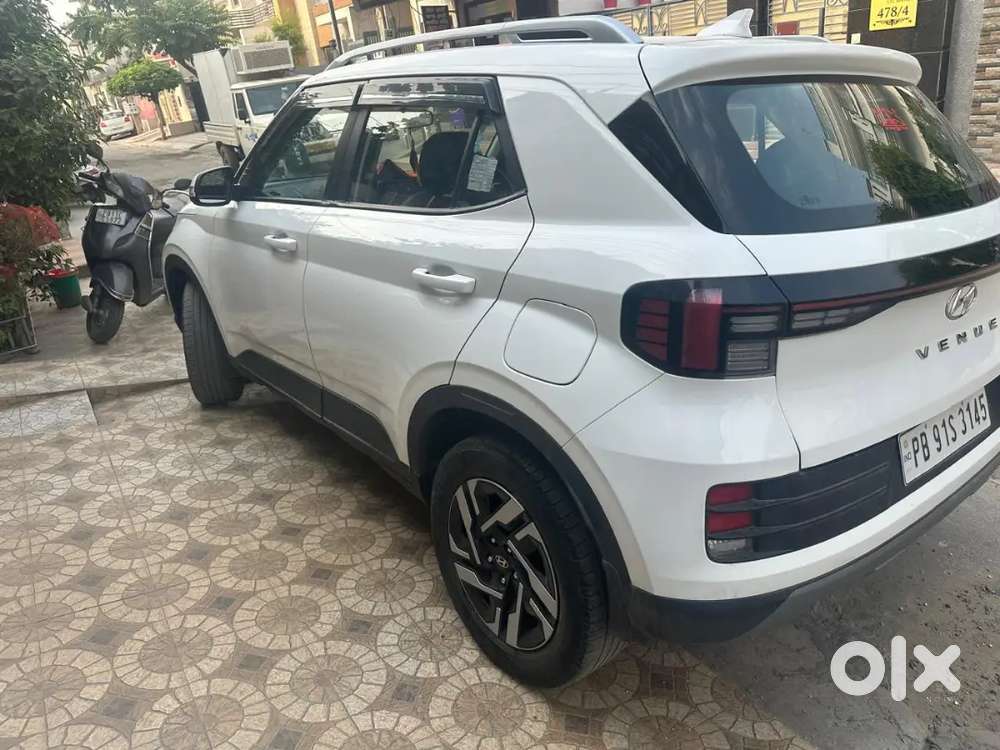 Hyundai Venue 2023 Diesel Well Maintained