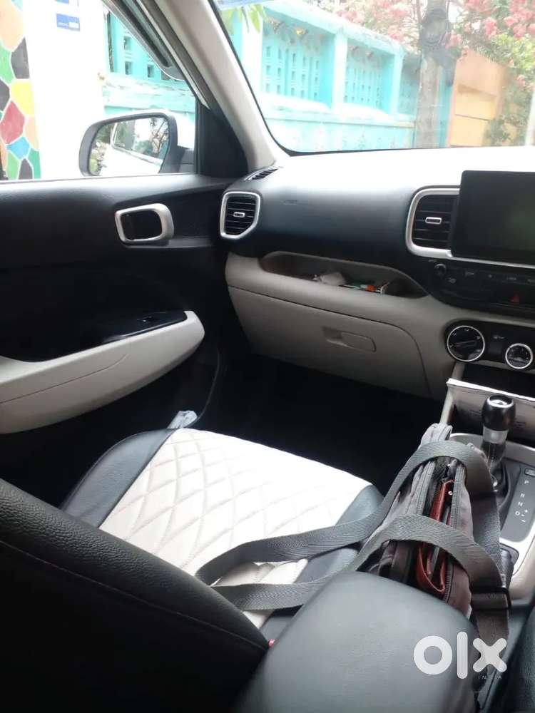 Hyundai Venue 2023 Petrol Well Maintained