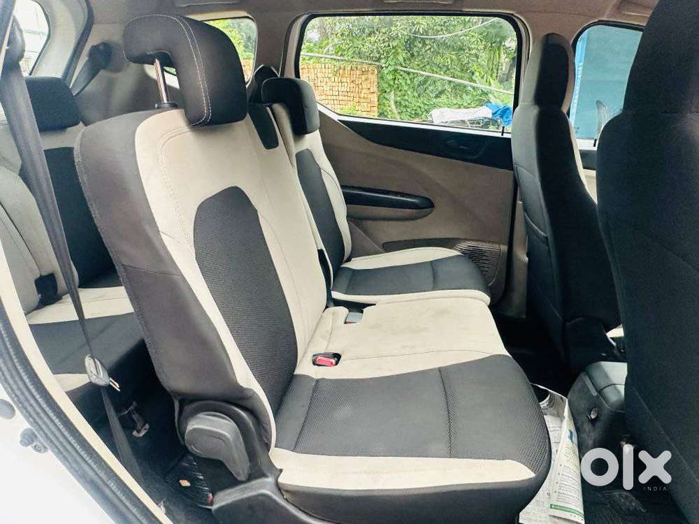 Renault Triber Rxt, 2023, Petrol