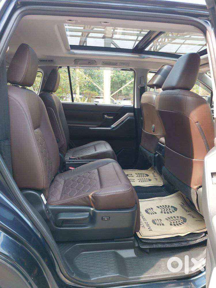 Toyota Innova Hycross 2.0 Zx (o) Hybrid 7 Str, 2025, Petrol
