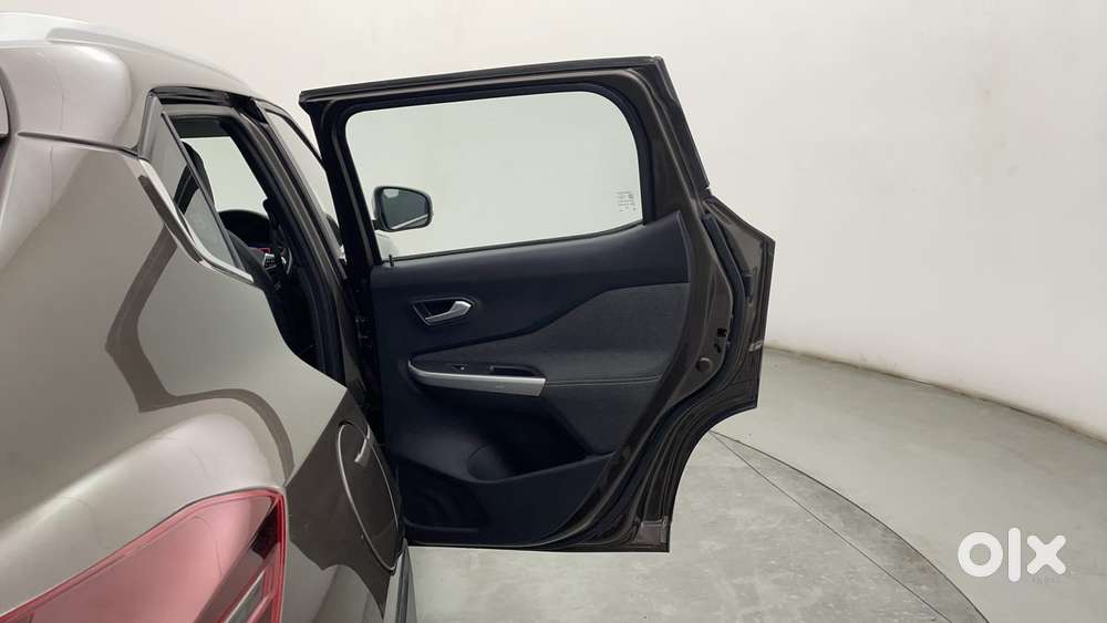 Nissan Magnite 1.0 Xv Premium, 2024, Petrol