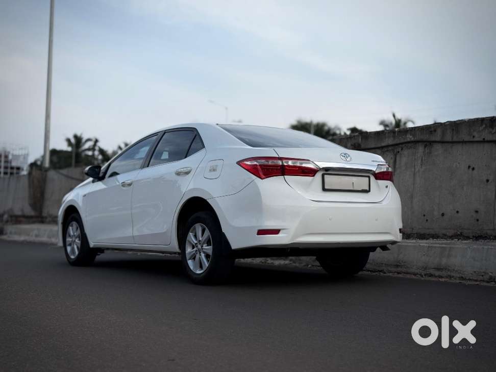 Toyota Corolla Altis 2013-2017 G At, 2015, Petrol