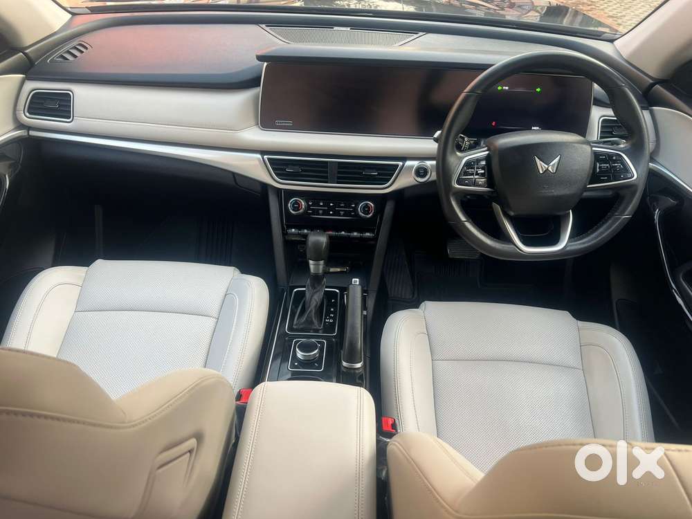 Mahindra Xuv700 2.2 Ax 7 Diesel At Str, 2022, Diesel