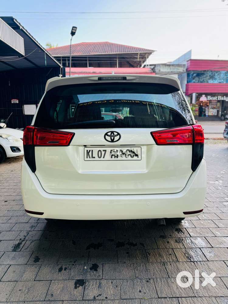 Toyota Innova Crysta 2.8z Automatic, 2016, Diesel