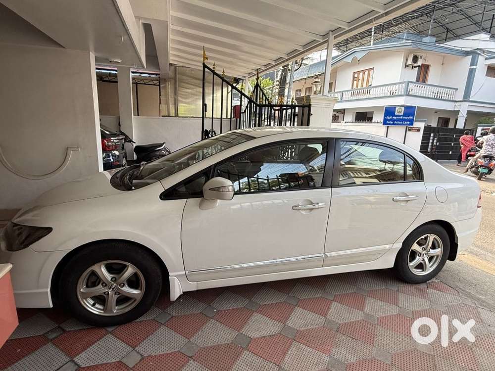 White Honda Civic. 1.8l Mt. 2010.