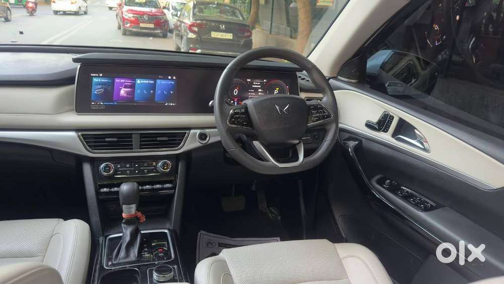 Mahindra Xuv700 2.2 Ax 7 Diesel At Luxury Pack Str, 2025, Diesel