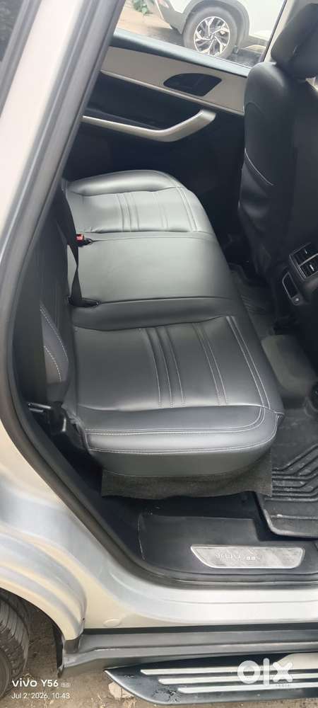 Mahindra Xuv700 Ax 3 Diesel Mt 7 Str (e), 2023, Diesel