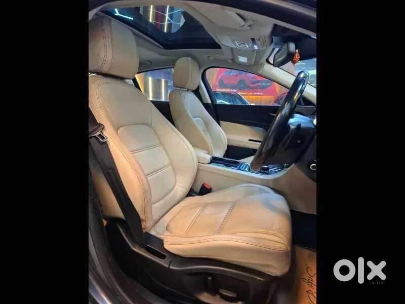 Jaguar Xe Prestige, 2016, Petrol