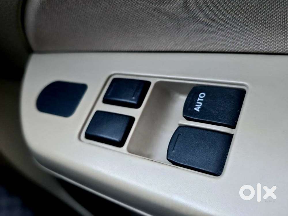 Maruti Suzuki Swift Dzire Lxi Optional-o, 2016, Petrol