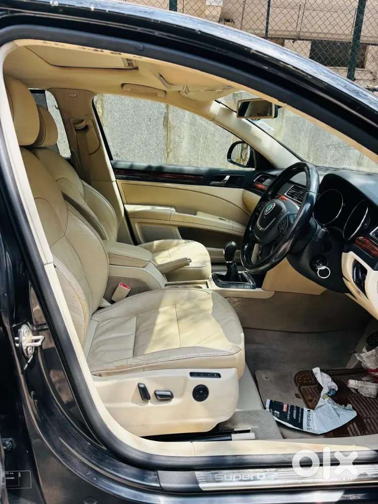 Skoda Superb 2011 Petrol 85000 Km Driven