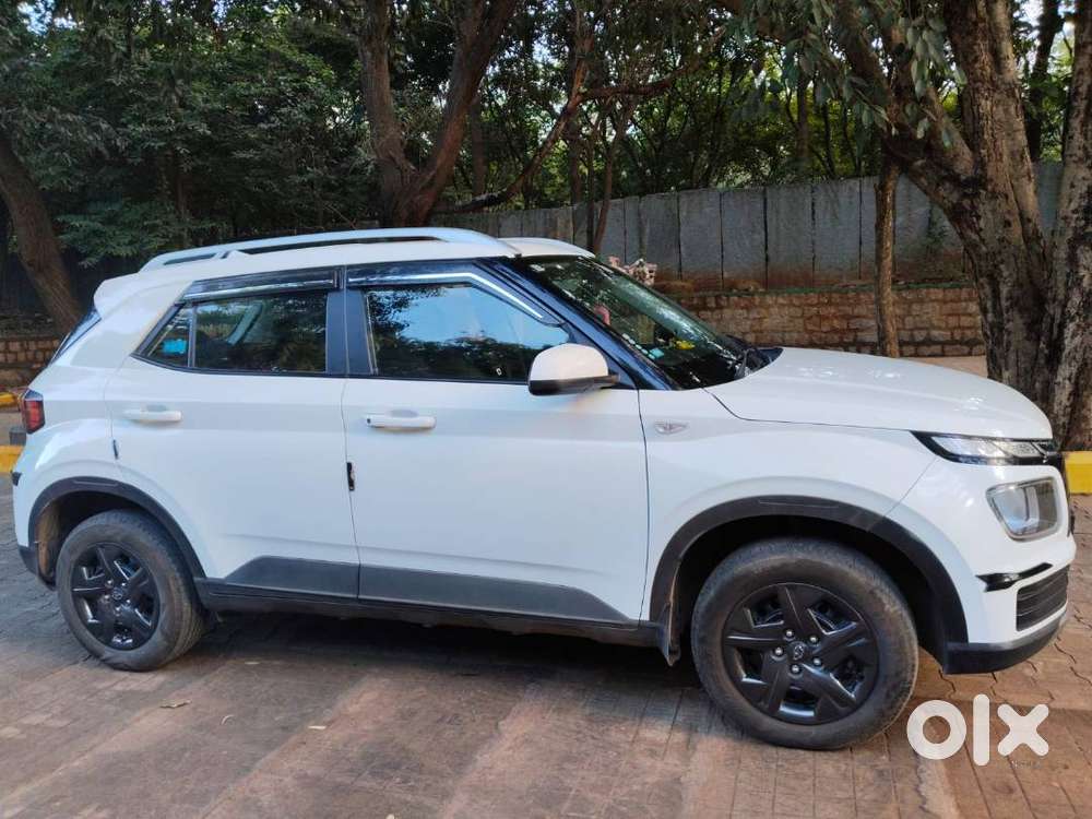 Hyundai Venue 2023 Petrol Well Maintained