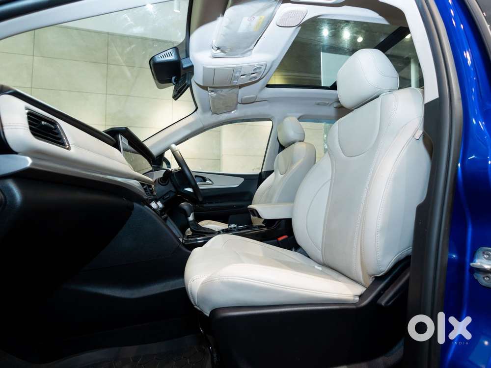 Mahindra Xuv700 2.2 Ax 7 Diesel At Luxury Pack Str, 2025, Diesel