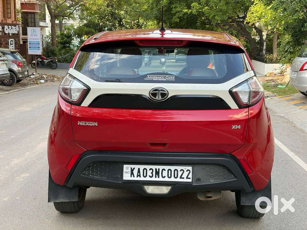Tata Nexon Pure 1.2 Revotron Petrol 6 Mt, 2018, Petrol
