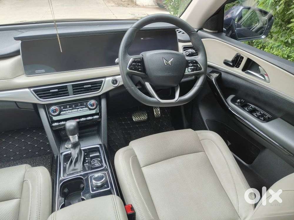 Mahindra Xuv700 2.2 Ax 7 Diesel At Luxury Pack Str Awd, 2021, Diesel