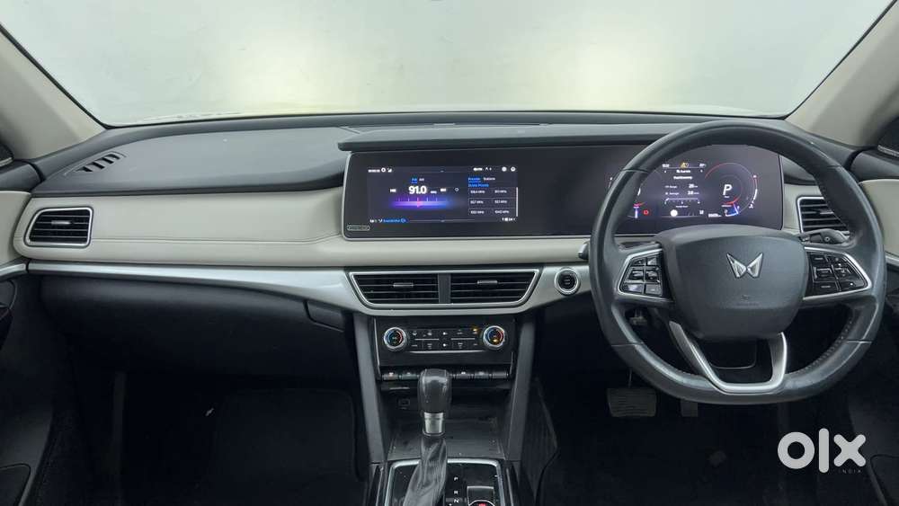 Mahindra Xuv700 2.0 Ax 7 Petrol At Luxury Pack Str, 2021, Petrol