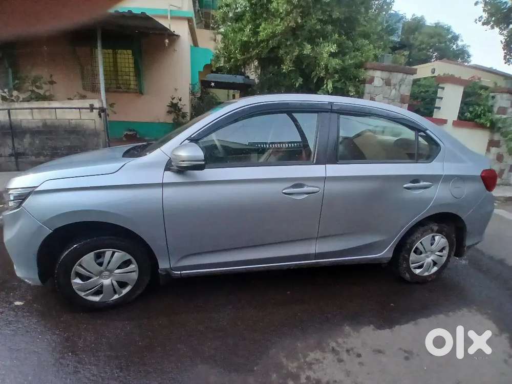 Honda Amaze 2nd Gen 2018 Petrol 64000 Km Driven. Model Second Top