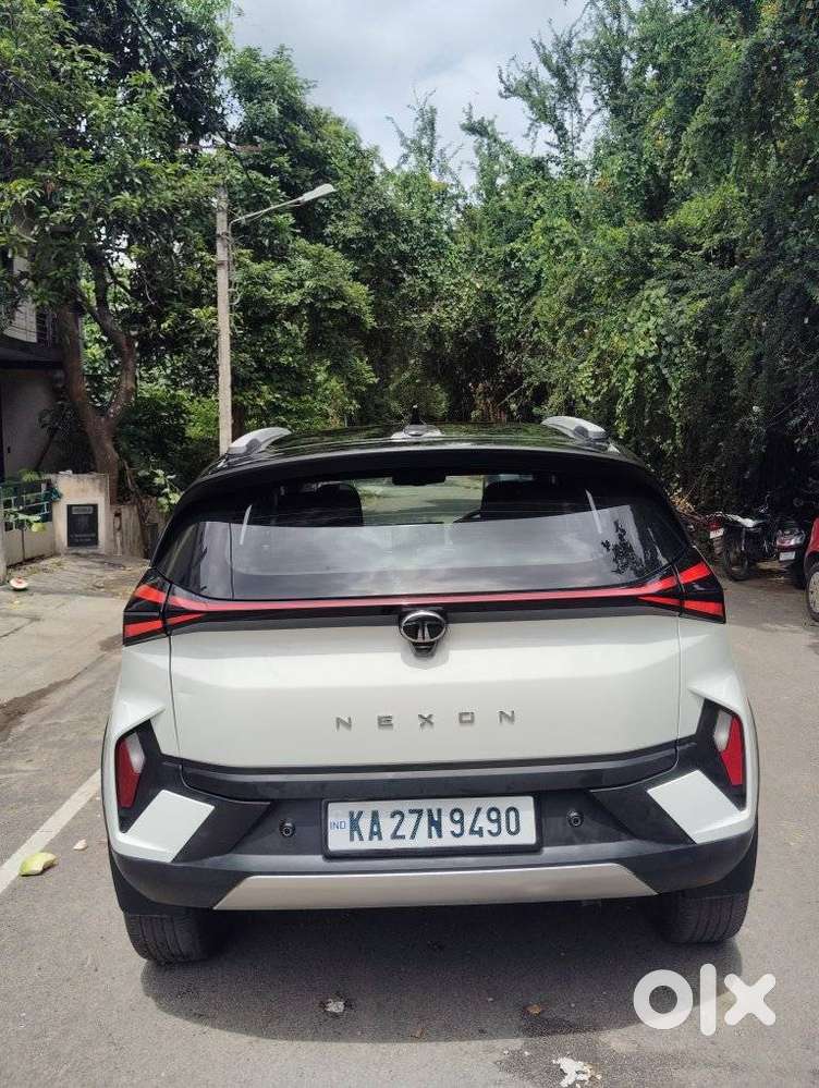 Tata Nexon Fearless Plus S Purple 1.5 Revotorq Diesel 6amt Dual Tone..