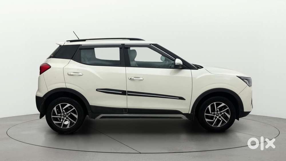Mahindra Xuv300 1.2 W8 (o) Amt Petrol, 2023, Petrol