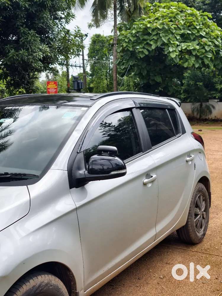 2014 - 15 
Hyundai I20 Sports 
Sleek Silver Colour 
Diesel 
Km-130000