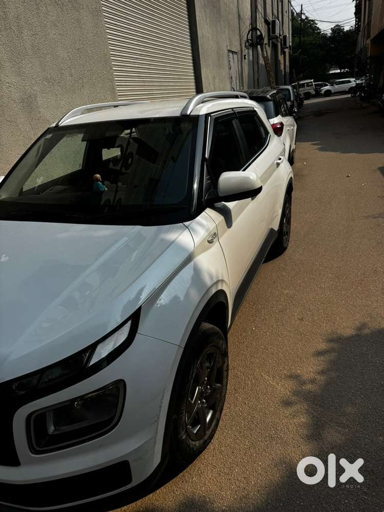 Hyundai New Venue Petrol 40000 Km Driven
