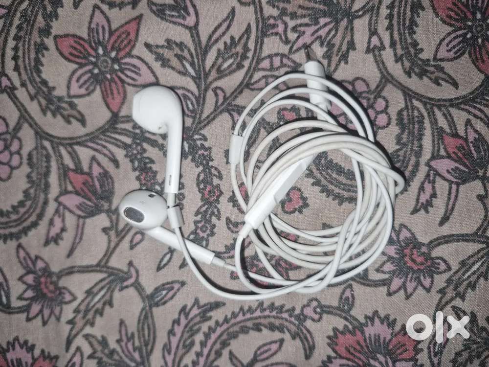 I phone earphones