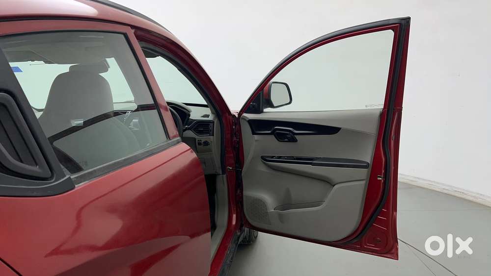 Mahindra Kuv 100 Mfalcon G80 K4, 2017, Petrol