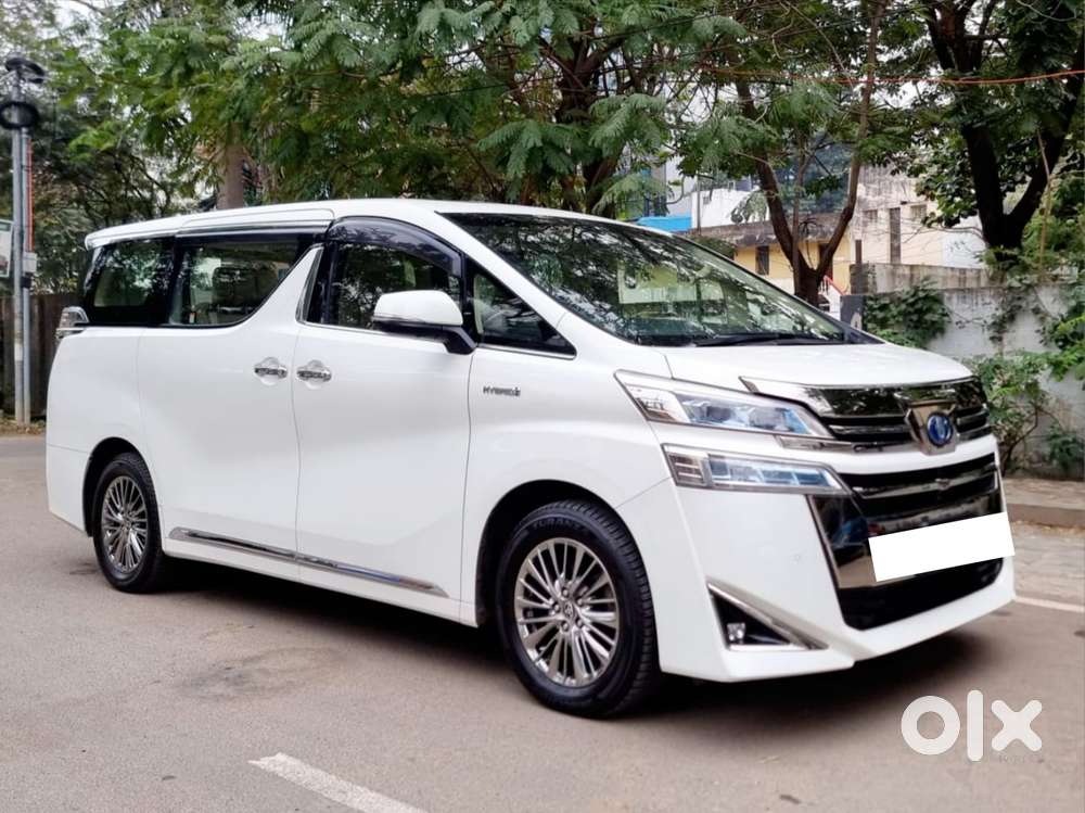 Toyota Vellfire 2.5 Executive Lounge, 2022, Petrol
