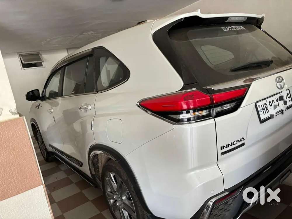 Toyota Innova Hycross 2025 - 1200 Kms
