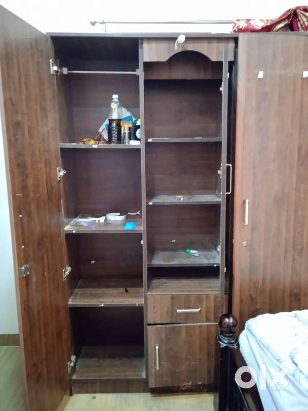 3 door wardrobe with mirror