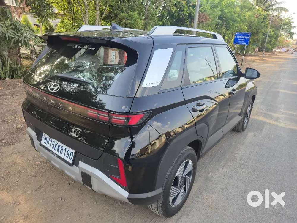 Hyundai Venue Hx7 Black Colour (diesel Manual Top Variant)